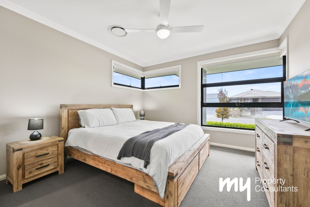 28 Austen Boulevard, Spring Farm - Thumbnail 4