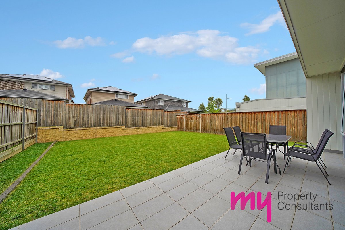 11 Pemberton Way GLEDSWOOD HILLS, NSW 2557 My Property Consultants