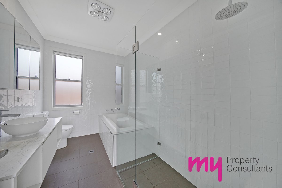 11 Pemberton Way GLEDSWOOD HILLS, NSW 2557 My Property Consultants