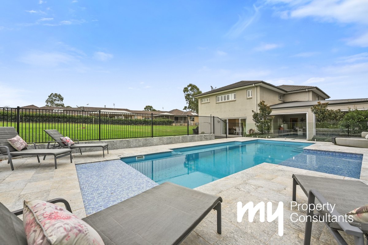 44 Sickles Drive, Grasmere - Thumbnail 2