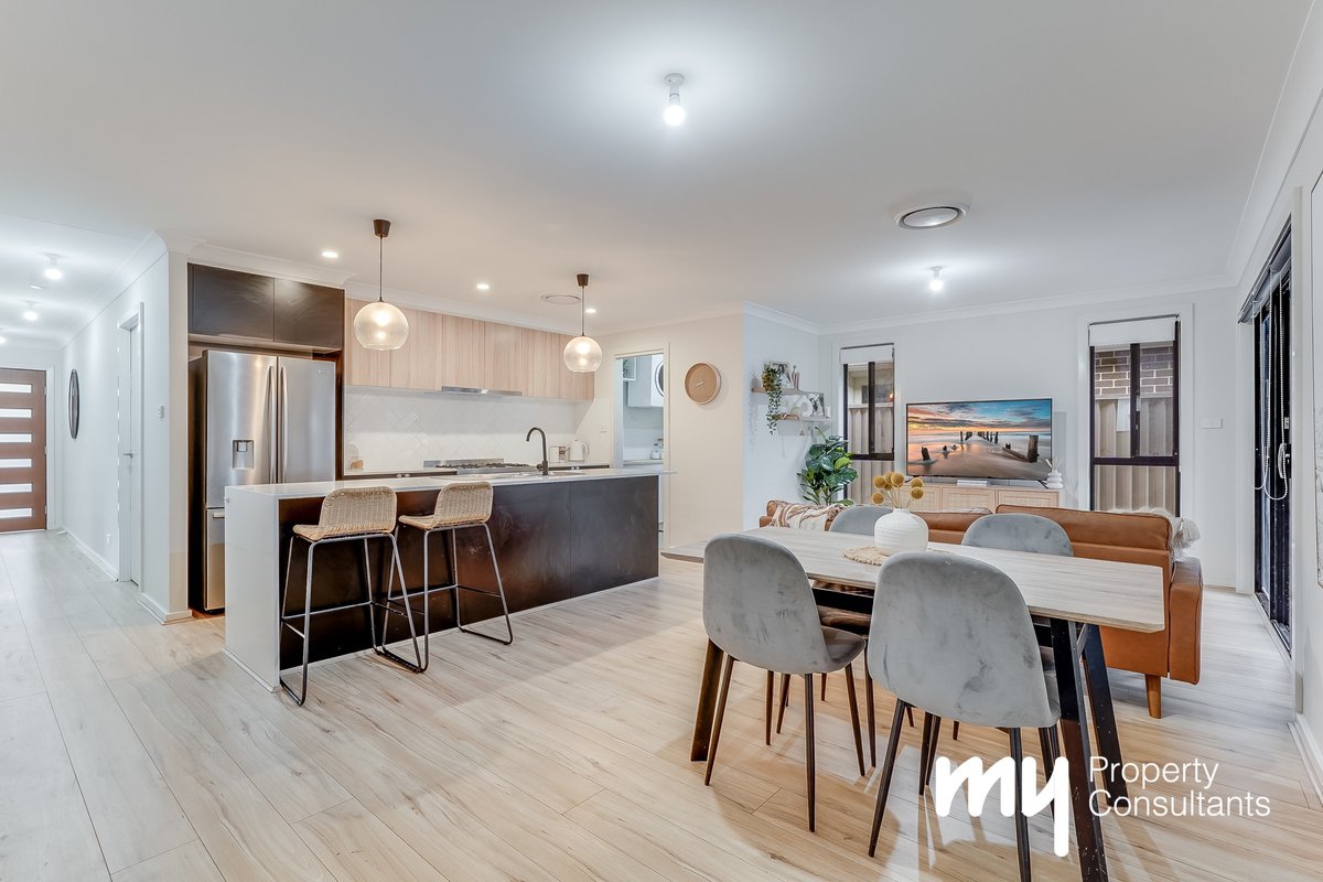 24 Norfolk Boulevard, Spring Farm - Thumbnail 3
