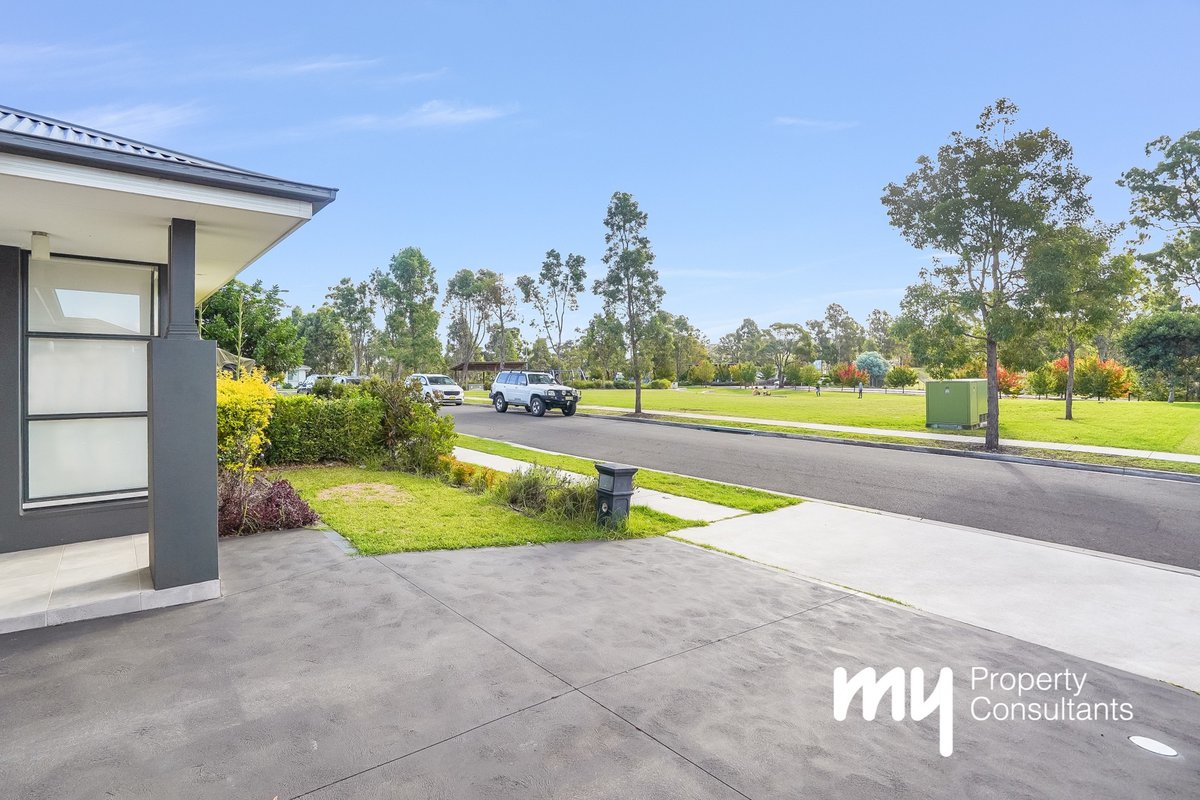 30 Dowie Drive, Claymore - Thumbnail 2