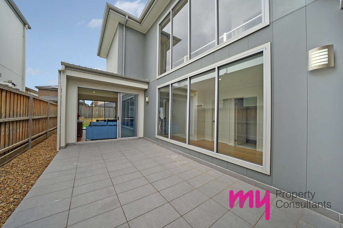 11 Pemberton Way GLEDSWOOD HILLS, NSW 2557 My Property Consultants